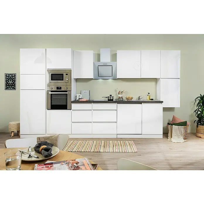 Respekta Premium Küchenzeile Lorena - Breite: 395 cm, Weiß, Hochglänzend, Dekor Arbeitsplatte: Steinoptik, Mit Elektrogeräten - Ein modernes Küchendesign mit weißen, glänzenden Schränken, integrierten Geräten und einem stilvollen Interieur.