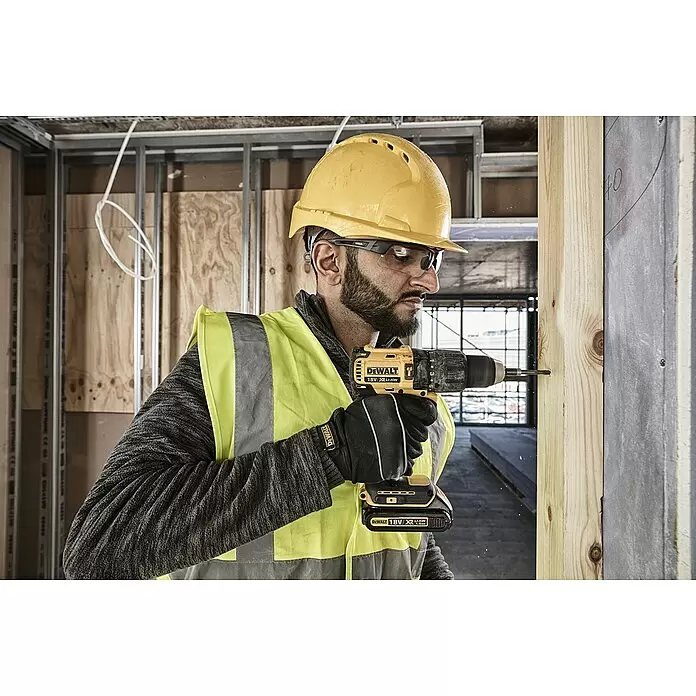 DeWalt XR 18V Akku-Schlagbohrschrauber DCD778L2T - 18 V, 2 Akkus, 3 Ah, 65 Nm - Anwendungsbeispiel