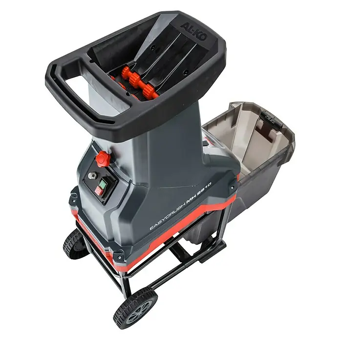 AL-KO Easy Crush Elektro-Messerhäcksler MH 2810 - Max. Aststärke: 4 cm, 2.800 W - Das Bild zeigt einen AL-KO Easy Crush MH 2810 Gartenhäcksler mit Fangkorb, ideal zum Zerkleinern von Gartenabfällen.