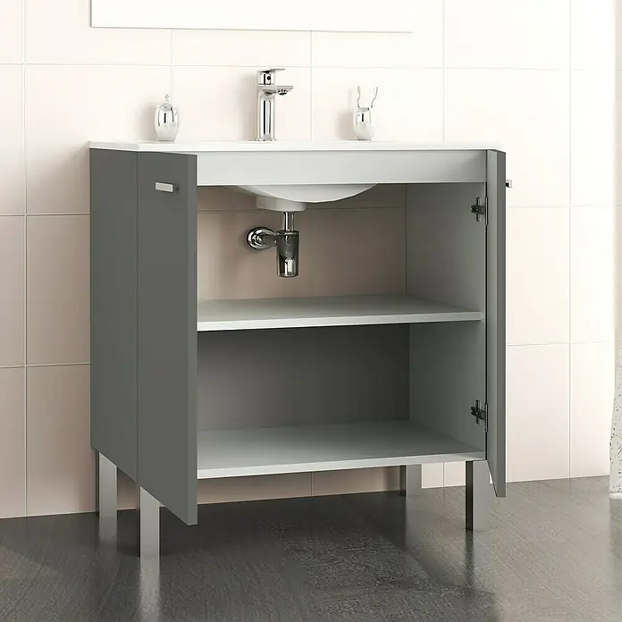 Artysan Mueble bajo de lavabo Fran - An x Pr x Al: 80 x 46 x 85 cm, Antracita - Un mueble de lavabo gris con puertas abiertas, que revela dos compartimentos de almacenamiento, se encuentra en un baño con azulejos beige.