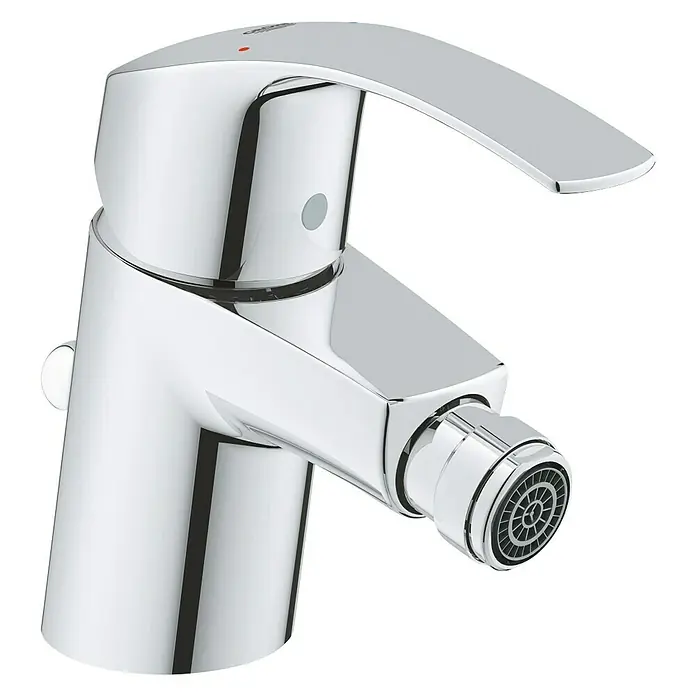 Grohe Eurosmart Bidetarmatur - Chrom, Glänzend - Nahaufnahme eines glänzenden, verchromten Grohe Bidet-Wasserhahns, der durch sein modernes Design und seine hochwertige Verarbeitung besticht.