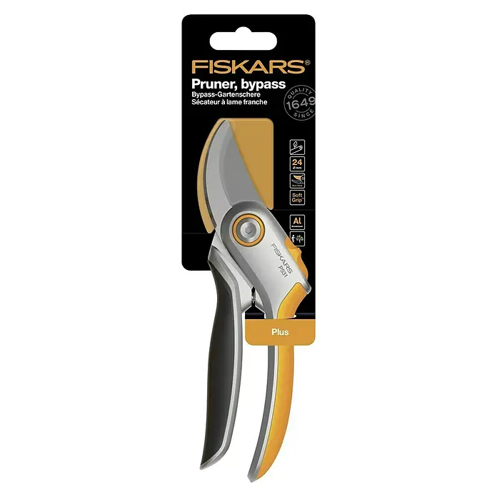 Fiskars Plus Gartenschere P531 - Bypass, Max. Aststärke: 24 mm - Abbildung einer Fiskars Bypass-Gartenschere P531 Plus mit gelben Akzenten und Softgrip für komfortables und präzises Schneiden im Garten.