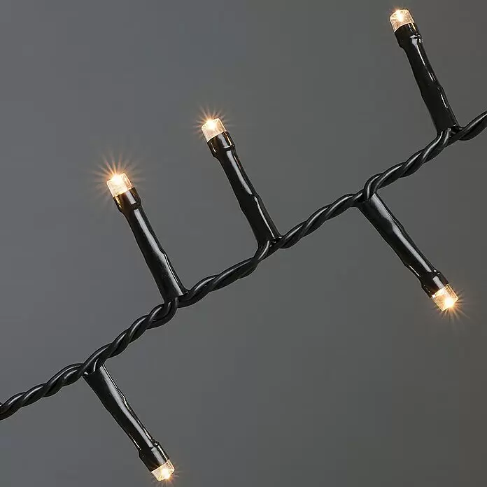 Konstsmide LED-Lichterkette - Innen, Lichtfarbe: Bernstein, Anzahl Leuchtmittel: 400 Stk., Netzbetrieben - Warmweiße LED-Lichterkette auf schwarzem verdrilltem Kabel, leuchtend.