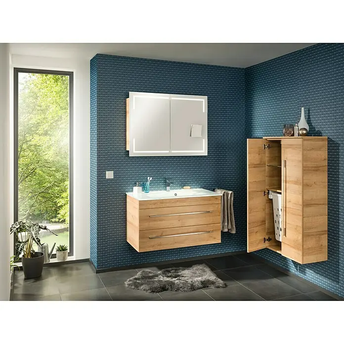 Camargue Stella LED-Spiegelschrank - B x H: 100 x 73,7 cm, Holz, Berg Eiche, Mit Beleuchtung, Kantenausführung Tür: Eckig - Badezimmer-Interieur mit Waschtischunterschrank und Spiegelschrank. Das Holzdesign verleiht dem Raum Wärme und Stil.