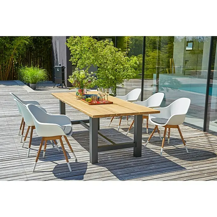 Gartenmöbel-Set Anni/Sonja - 7 -tlg., Teak/Aluminium/Kunststoff/Eukalyptus, Anthrazit/Naturbraun/Weiß - Ein einladender Außenbereich mit einem stilvollen Holztisch und modernen weißen Stühlen mit Holzakzenten.