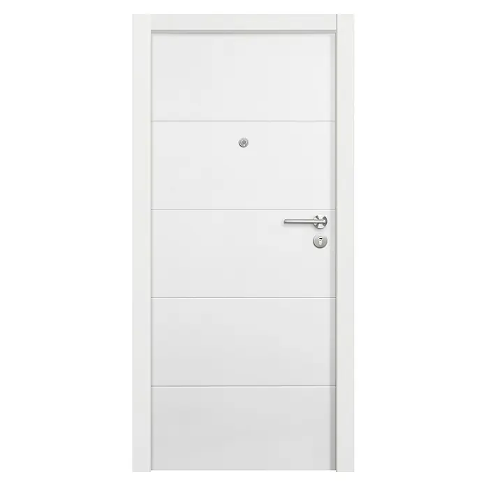 Solid Elements Puerta de entrada interior mixta - 82,5 x 203 cm, Izquierda, Sapelly/Blanco 400, Semiblindada - Primer plano de una puerta de entrada blanca moderna con líneas horizontales y un tirador plateado. El diseño es simple y elegante.