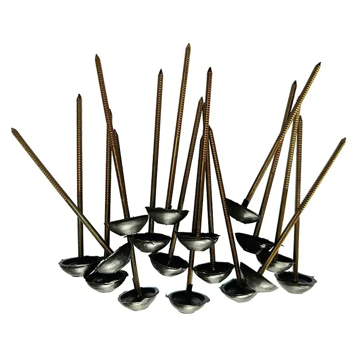 Fijación para placa ondulada bituminosa - 100 ud., Cubiertas de tejado bituminosas, Negro - Primer plano de un grupo de tapas de boquilla de lata de aceite, que muestran un aspecto metálico e industrial.