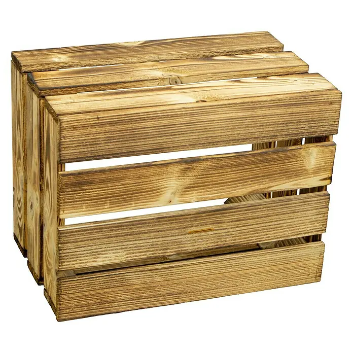 Holzkiste Bella mit Längsbrett - L x B x H: 40 x 30 x 25 cm, Braun - Die Aufnahme zeigt eine rustikale Holzkiste, deren Maserung und warme Farbgebung ihre natürliche Schönheit hervorheben. Ideal für Lagerung oder Dekoration.