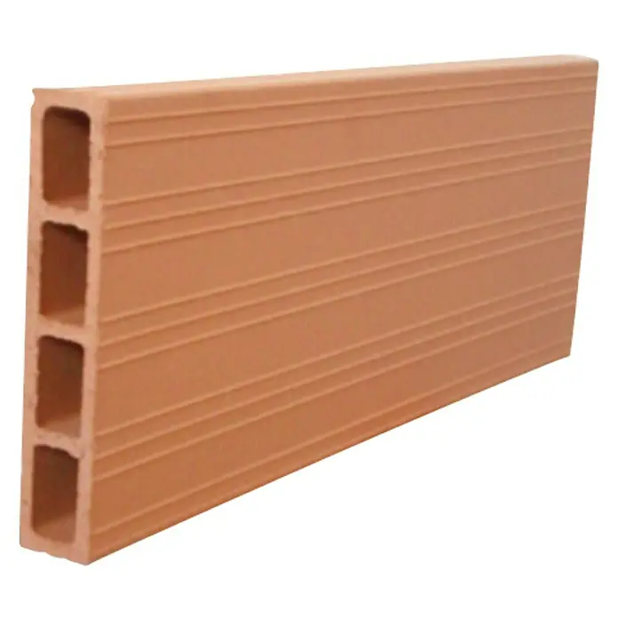 BHS Zaragoza Ladrillo Super Mahón simple - 20 x 50 cm, Rojo - Primer plano de un ladrillo rojo con agujeros rectangulares, ideal para proyectos de construcción y albañilería, ofreciendo estabilidad y durabilidad.