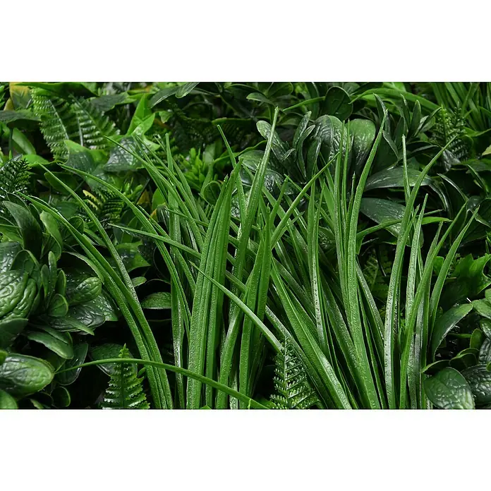 Faura Jardín vertical Salvaje - Plástico, L x An: 100 x 100 cm - Primer plano de una exuberante pared vegetal artificial verde con diversas texturas de hojas y hierbas para una apariencia realista.