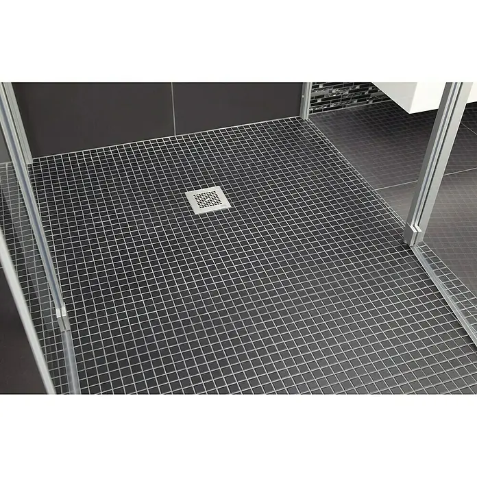 Mosaikfliese Quadrat Uni AT 891 - 32,6 x 30 cm, Schwarz, Matt - Duschboden mit kleinen, quadratischen, anthrazitfarbenen Fliesen und einem quadratischen Abfluss in der Mitte, der für einen modernen Look sorgt.