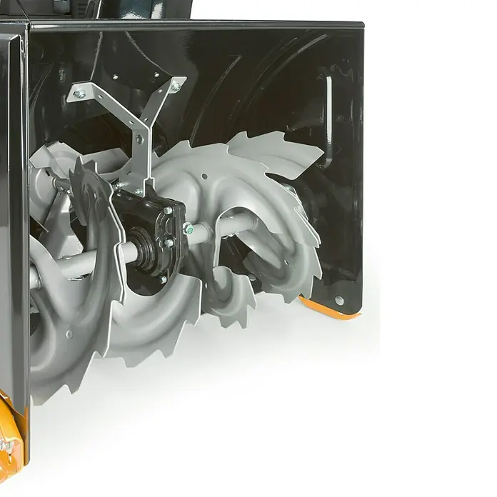 Alpina Quitanieves de gasolina AS 56 P - 4,4 kW, 212 cm³, Anchura de trabajo: 56 cm - Detalle de la quitanieves: Las cuchillas afiladas de la quitanieves están listas para quitar la nieve. Duradera y potente para uso invernal.