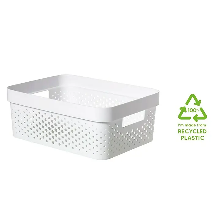 Curver Aufbewahrungsbox Infinity - L x B x H: 35,6 x 26,6 x 13,6 cm, Kunststoff, Weiß - Ein weißer, rechteckiger Aufbewahrungskorb aus 100 % recyceltem Kunststoff, ideal für die Organisation Ihres Zuhauses mit Stil und Umweltbewusstsein.