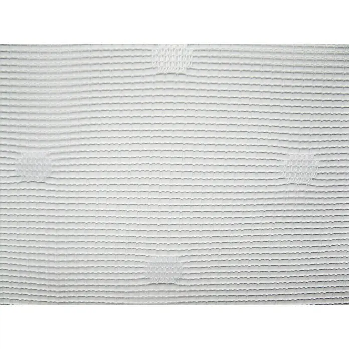 Elbersdrucke Bistrogardine Celeste - Weiß, B x H: 160 x 45 cm, 100% Polyester - Nahaufnahme eines weißen gesteppten Matratzenbezugs mit einem feinen horizontalen Linienmuster und subtilen quadratischen Steppnähten.