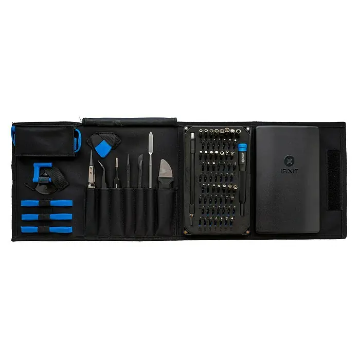 iFixit Set de herramientas Pro Tech - 84 pzs. - El iFixit Pro Tech Toolkit, un kit completo de reparación electrónica, que incluye una variedad de puntas, herramientas y accesorios perfectamente organizados en un estuche enrollable.