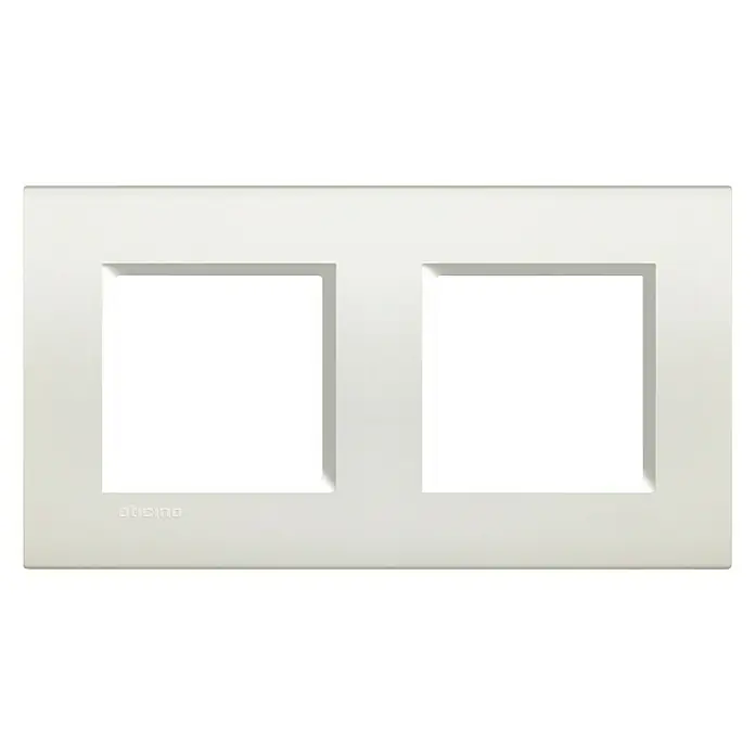 Bticino Living Light Marco 2M - Blanco, Modelo de mecanismos: x 2, Plástico, Instalar - Marco doble Bticino blanco, un elemento elegante para interruptores y enchufes que se integra perfectamente en interiores modernos.