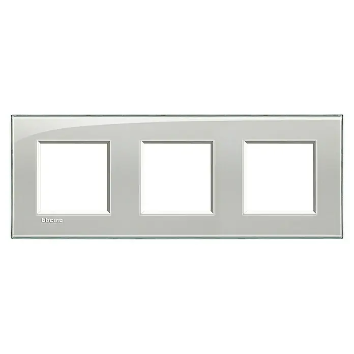 Bticino Living Light Marco - Gris, Modelo de mecanismos: x 3, Plástico, Instalar - Una moderna placa de cubierta Bticino para interruptores con tres aberturas, acabado brillante, para instalaciones eléctricas elegantes.