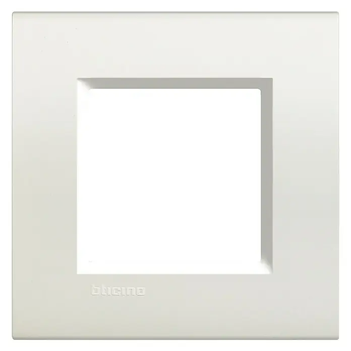 Bticino Living Light Marco 2M - Blanco, Modelo de mecanismos: x 1, Plástico, Instalar - Placa de cubierta Bticino blanca para interruptor, cuadrada con marco empotrado. Diseño elegante para acabados de instalaciones eléctricas.