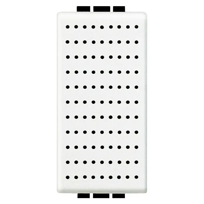 Bticino Living Light Pulsador para estancias con humedad - Blanco, Montaje en superficie - Detalle de un panel perforado blanco, ideal para organizar herramientas o materiales de manualidades. La cuadrícula de agujeros permite opciones de montaje versátiles.