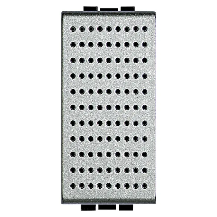 Bticino Living Light Pulsador para estancias con humedad - Plateado, Montaje en superficie - Cubierta de altavoz rectangular gris con una rejilla de pequeños agujeros redondos para un sonido claro.