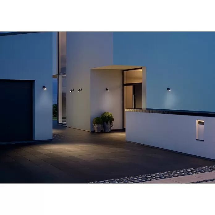 Steinel LED-Sensor-Außenwandleuchte Spot One S anthrazit - 7,47 W, L x B x H: 9,8 x 9,7 x 17,5 cm, Anthrazit, Warmweiß - Stimmungsaufnahme