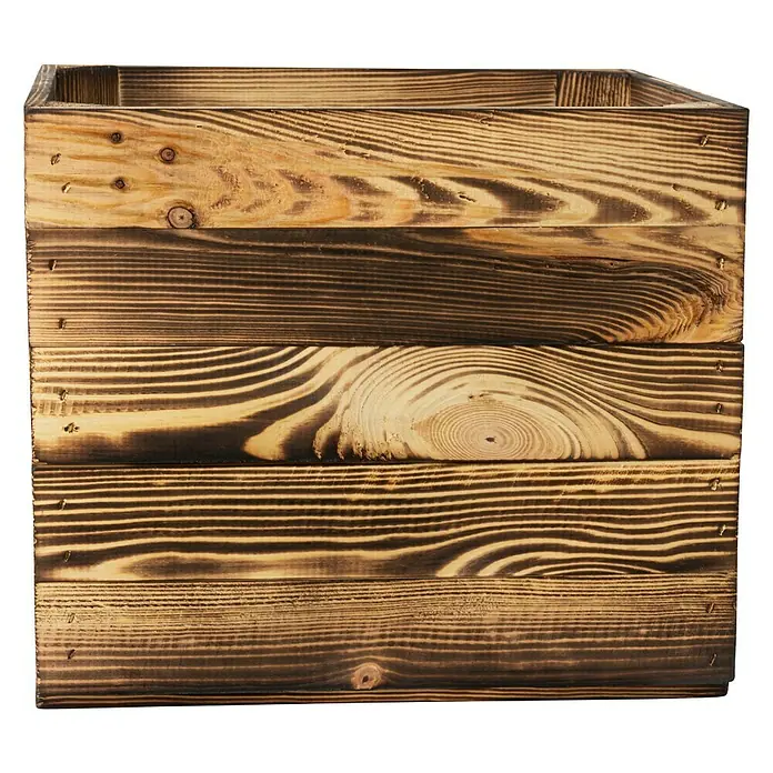 Holzkiste geflammt mit Eingriffen - L x B x H: 32,5 x 33 x 37,5 cm, Natur, 2 Eingriffe - Nahaufnahme einer rustikalen Holzkiste mit markanter Maserung und dunklen Akzenten, ideal für Dekoration und Aufbewahrung.