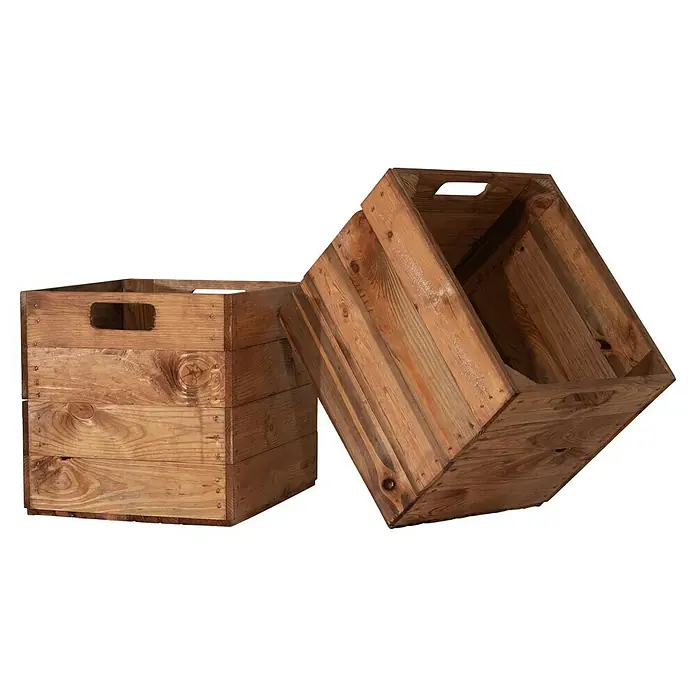 Holzkiste Used Natur mit Eingriffen - L x B x H: 32,5 x 33 x 37,5 cm, Braun, 2 Eingriffe - Zwei rustikale Holzkisten, eine stehend und eine geneigt, ideal für Dekoration oder Lagerung.
