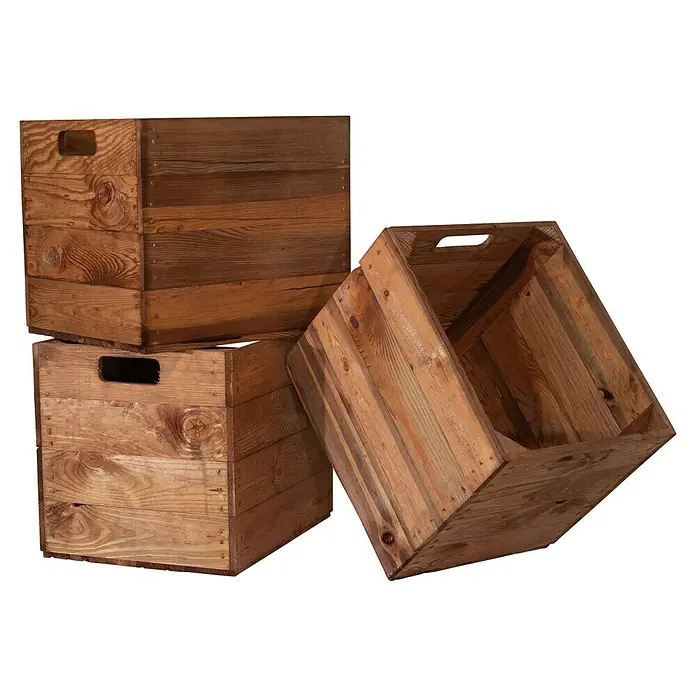 Holzkiste Used Natur mit Eingriffen - L x B x H: 32,5 x 33 x 37,5 cm, Braun, 2 Eingriffe - Drei rustikale Holzkisten, gestapelt und zur Aufbewahrung oder Dekoration geeignet, mit praktischen Griffen und robustem Design.