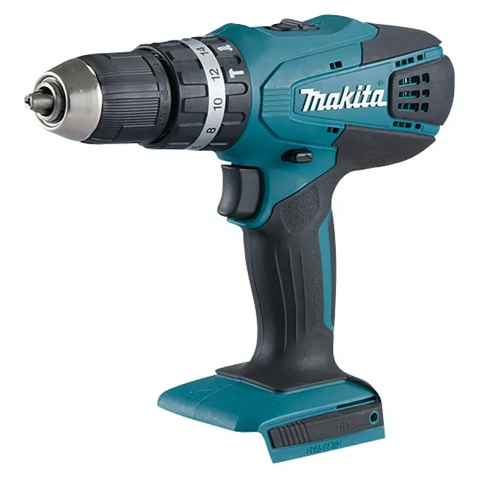 Makita Taladro atornillador percutor de batería HP457DWE - 18 V, 2 baterías, 1,5 Ah, 42 Nm - Un primer plano de un taladro inalámbrico Makita. Perfecto para proyectos de bricolaje, con par ajustable y diseño duradero.