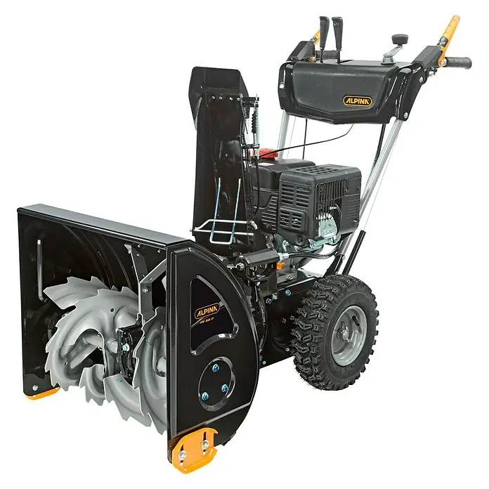 Alpina Benzin-Schneefräse AS 56 P - 4,4 kW, 212 cm³, Arbeitsbreite: 56 cm - Eine Nahaufnahme einer Alpina Schneefräse. Die Schneefräse hat einen robusten Motor und ein markantes Design.