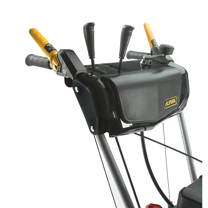 Alpina Benzin-Schneefräse AS 56 P - 4,4 kW, 212 cm³, Arbeitsbreite: 56 cm - Detailaufnahme der Bedienelemente einer Schneefräse von Alpina, die für einfache Handhabung und Kontrolle konzipiert sind.\n