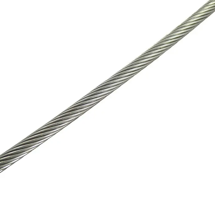 Marinetech Cable metálico a metros - Diámetro: 2 mm, Acero inoxidable, Trenzado 1 x 19 - Primer plano de un cable de acero plateado brillante sobre un fondo negro, destacando su textura trenzada.