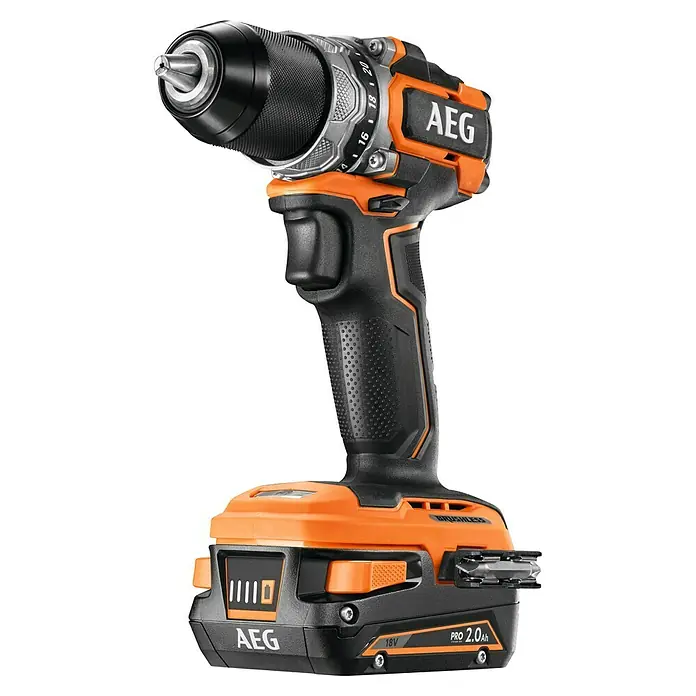 AEG Pro 18V Akku-Bohrschrauber BS18SBL-202C - 18 V, 2 Akkus, 2 Ah, 60 Nm - Ein AEG Akku-Bohrschrauber mit orangefarbenen Akzenten und einem schwarzen Griff. Ideal für Heimwerker- und Profi-Anwendungen.