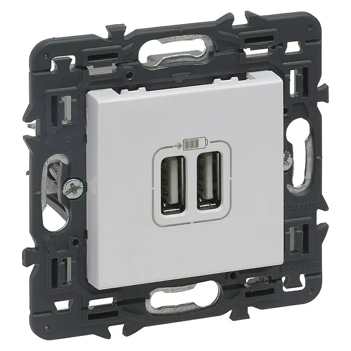 Legrand Valena Next Cargador USB - Blanco - Primer plano de un enchufe de pared USB de Legrand, diseñado para cargar dispositivos electrónicos, en blanco y gris.