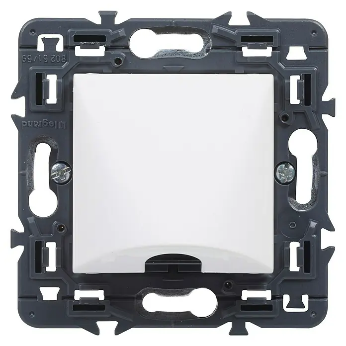 Legrand Valena Next Pasacables - Blanco, Diámetro: 12 mm - Primer plano de una tapa de interruptor Legrand con marco gris y cubierta central blanca.