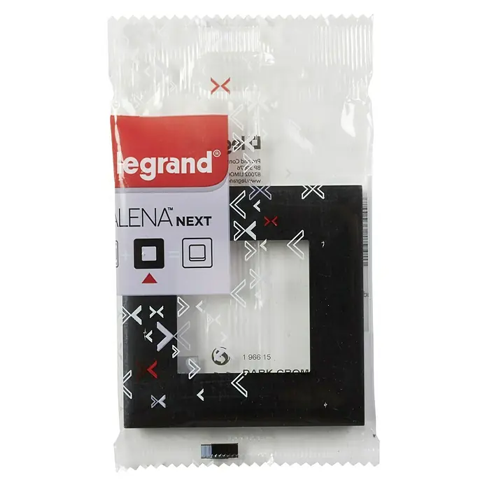 Legrand Valena Next Marco - Negro/Cromo, Modelo de mecanismos: x 1, Plástico, Instalar - Una placa de cubierta cromada oscura Legrand Alena Next, sellada en un embalaje transparente, que proporciona un toque elegante a interruptores y enchufes.
