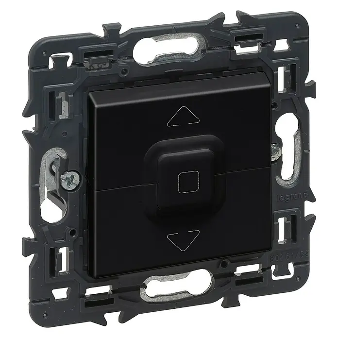 Legrand Valena Next Interruptores para persianas - Negro, Montaje en superficie - Interruptor de persiana enrollable negro Legrand con flechas hacia arriba y hacia abajo y un botón cuadrado en el centro.