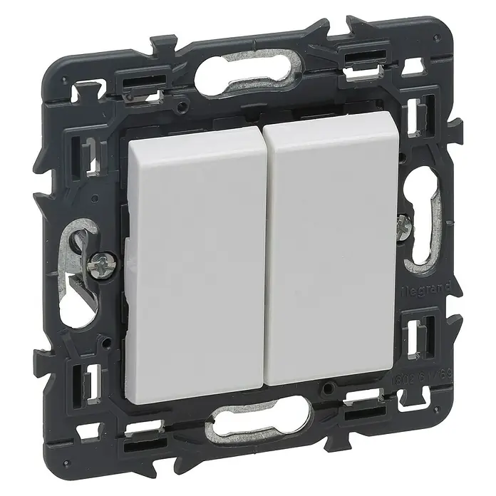 Legrand Valena Next Conmutador doble - Blanco, Instalar, Plástico, 10 A - Primer plano de un inserto de interruptor doble Legrand en blanco con marco gris. Ideal para espacios habitables modernos, operación simple.