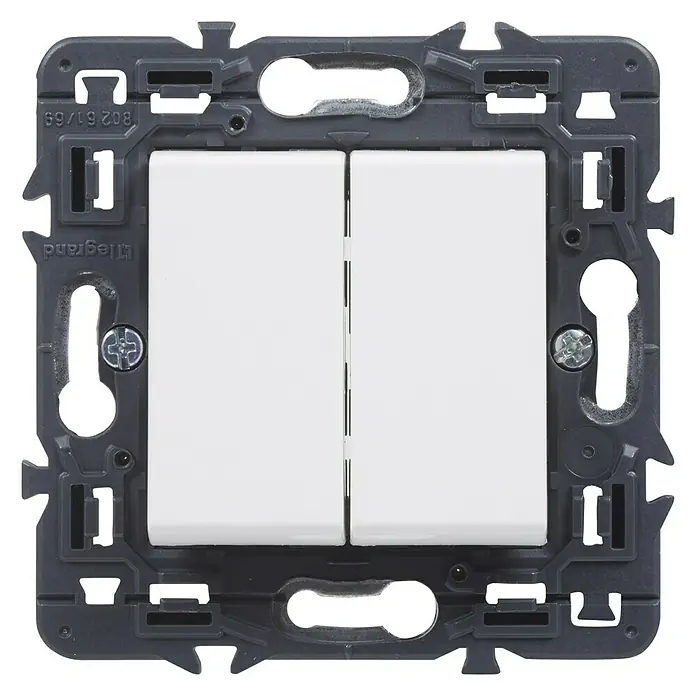 Legrand Valena Next Conmutador doble - Blanco, Instalar, Plástico, 10 A - Primer plano de un interruptor doble Legrand, con un marco gris y dos botones blancos.