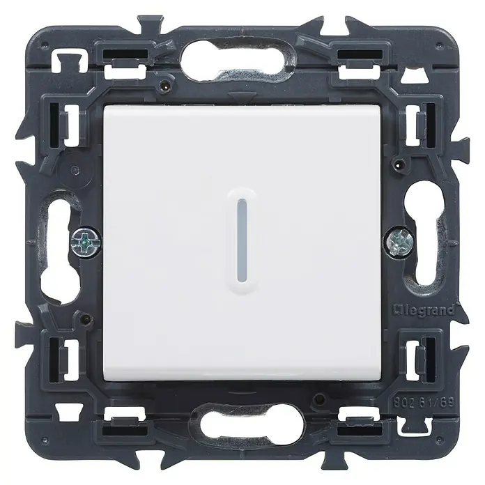 Legrand Valena Next Conmutador con luz - Blanco, Plástico, 10 A - Primer plano de un interruptor de luz Legrand con cubierta blanca cuadrada y marco gris, asegurado con tornillos.