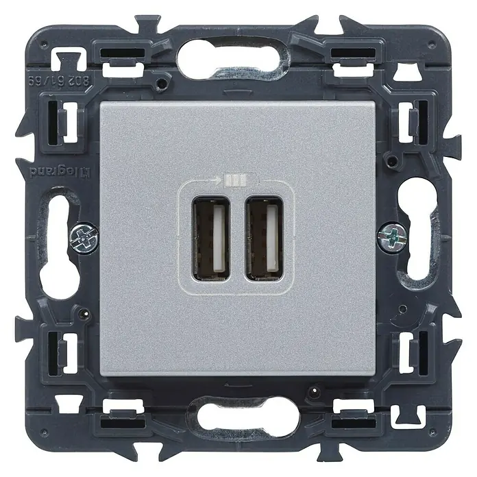 Legrand Valena Next Cargador USB - Aluminio - Primer plano de un enchufe USB doble Legrand plateado/gris con placa de montaje, ideal para cargar dispositivos.