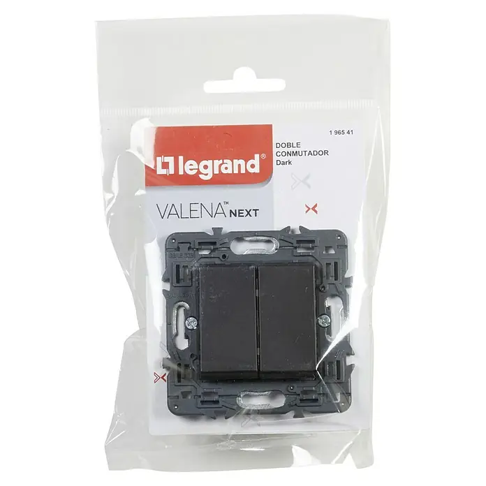 Legrand Valena Next Conmutador doble - Negro, Instalar, Plástico, 10 A - Un interruptor doble Legrand Valena Next en acabado oscuro, empaquetado en plástico transparente con orificio para colgar para su exhibición.
