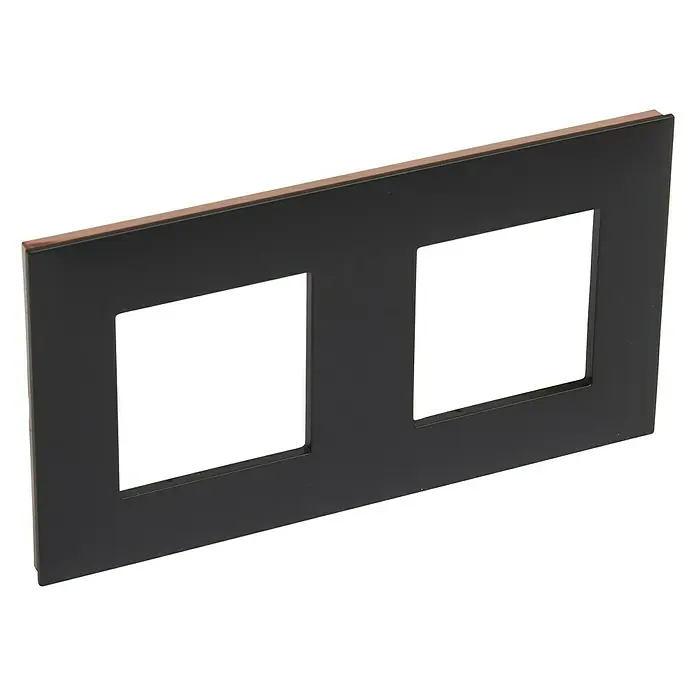 Legrand Valena Next Marco - Negro/Cobre, Modelo de mecanismos: x 2, Plástico, Colocar - Primer plano de una tapa de interruptor de luz doble negra, que muestra su diseño moderno y elegante para cualquier interior.