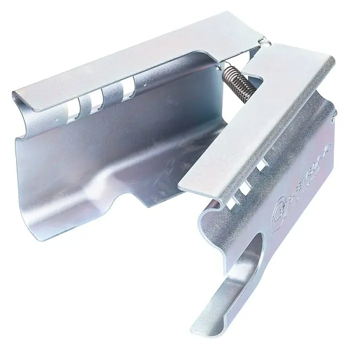 Stema Diebstahlsicherung Safety-Box XL - Geeignet für: Anhänger, Im Fahrbetrieb verwendbar, Aluminium, Verzinkt - Produktaufnahme eines Metallprodukts mit einer Feder, das möglicherweise für industrielle Anwendungen oder im Baugewerbe verwendet wird.