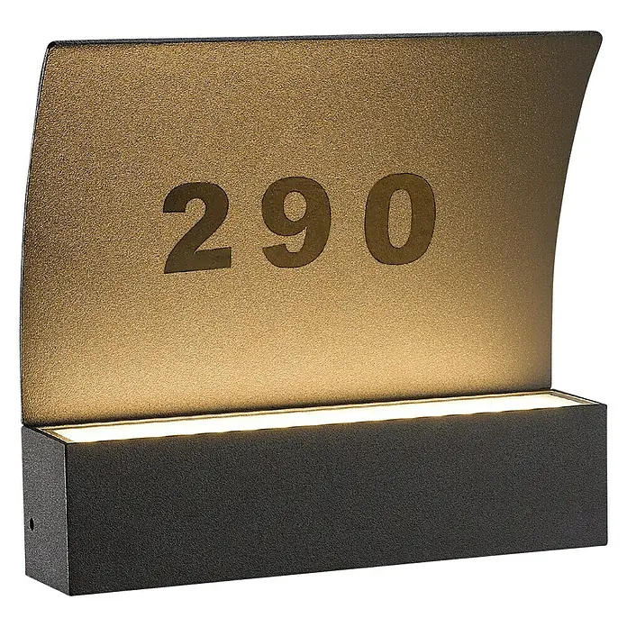 Starlux LED-Außenwandleuchte Numero - 8 W, 22 x 5,3 x 19,6 cm, Dunkelgrau, IP65 - Nahaufnahme einer modernen Hausnummer mit LED-Beleuchtung und der Nummer 290 auf einem goldenen Schild vor schwarzem Hintergrund.