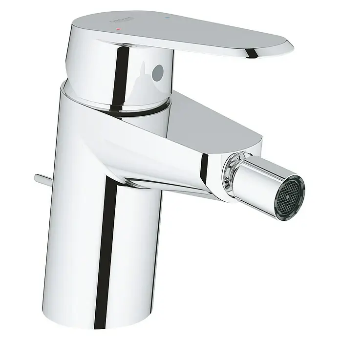 Grohe Eurodisc Cosmopolitan Bidetarmatur - Chrom, Glänzend - Nahaufnahme eines glänzenden Chrom-Bidet-Wasserhahns mit präzisen Linien und einem modernen Design für das Badezimmer.