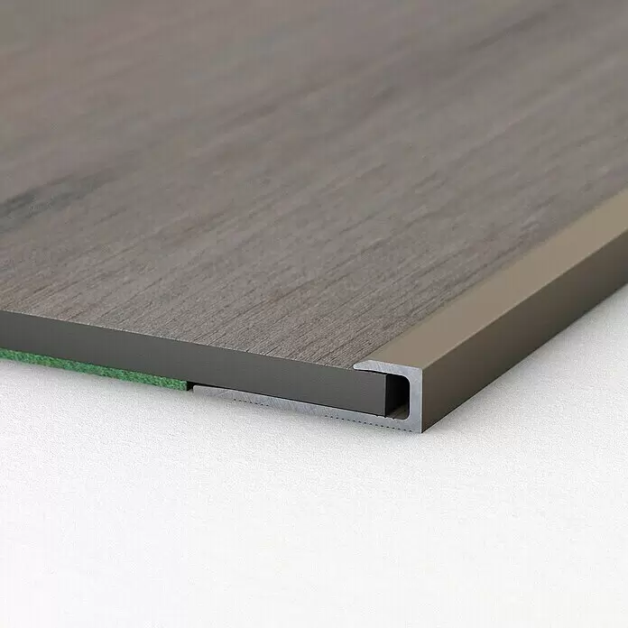 LOGOCLIC Abschlussprofil 143 - Edelstahl matt, 1 m x 27 mm x 7,6 mm, Montageart: Schrauben - Detailaufnahme