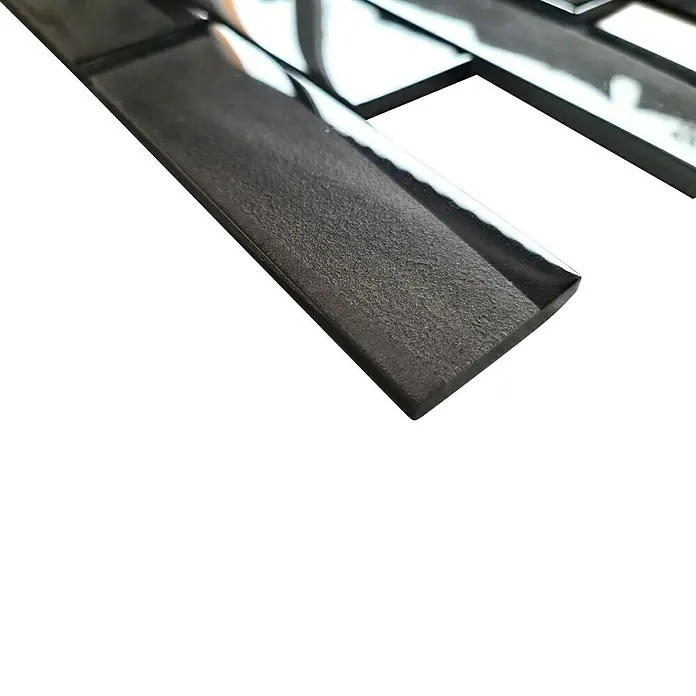 Mosaikfliese Rechteck Crystal XBH SW09 - 30 x 30 cm, Schwarz, Glänzend - Nahaufnahme einer schwarzen, glänzenden Mosaikfliese mit strukturierter Oberfläche, ideal für moderne Wandgestaltungen.