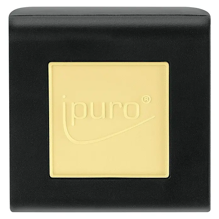 Ipuro Essentials Autoduft - Soft Vanilla, Geeignet für: Lüftungslamellen - Nahaufnahme einer schwarzen iPuro Duftwürfel-Box mit goldenem Einsatz und Logo, der ein elegantes und aromatisches Ambiente verspricht.