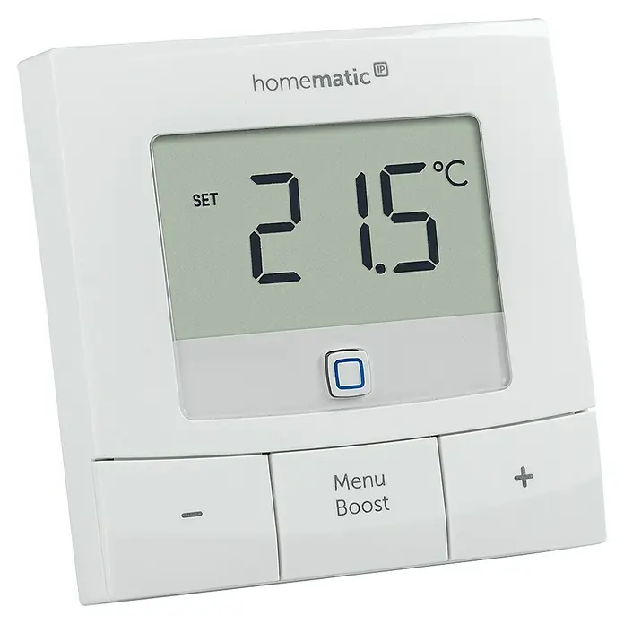 Homematic IP Funk-Raumthermostat HmIP-WTH-B - Weiß, Batteriebetrieben, 22 x 85 x 85 mm - Nahaufnahme eines Homematic IP Wandthermostats, das eine Temperatur von 21,5 °C anzeigt. Das Gerät verfügt über Tasten für Menü/Boost und Temperaturregelung.